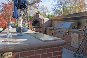 Outdoor Kitchens with Pizza Kitchen
