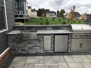 How to Create an Outdoor Oasis Integrating Backyard Kitchens and Bars