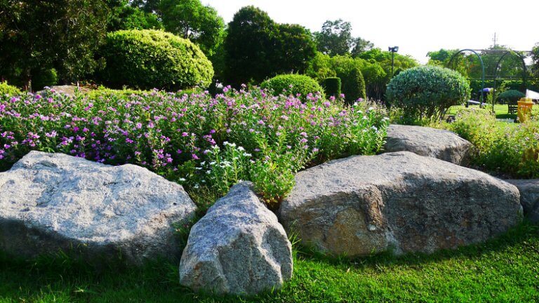 Using Rocks To Build Using Rocks and Boulders Creatively in Landscape Design | Treesdale ...